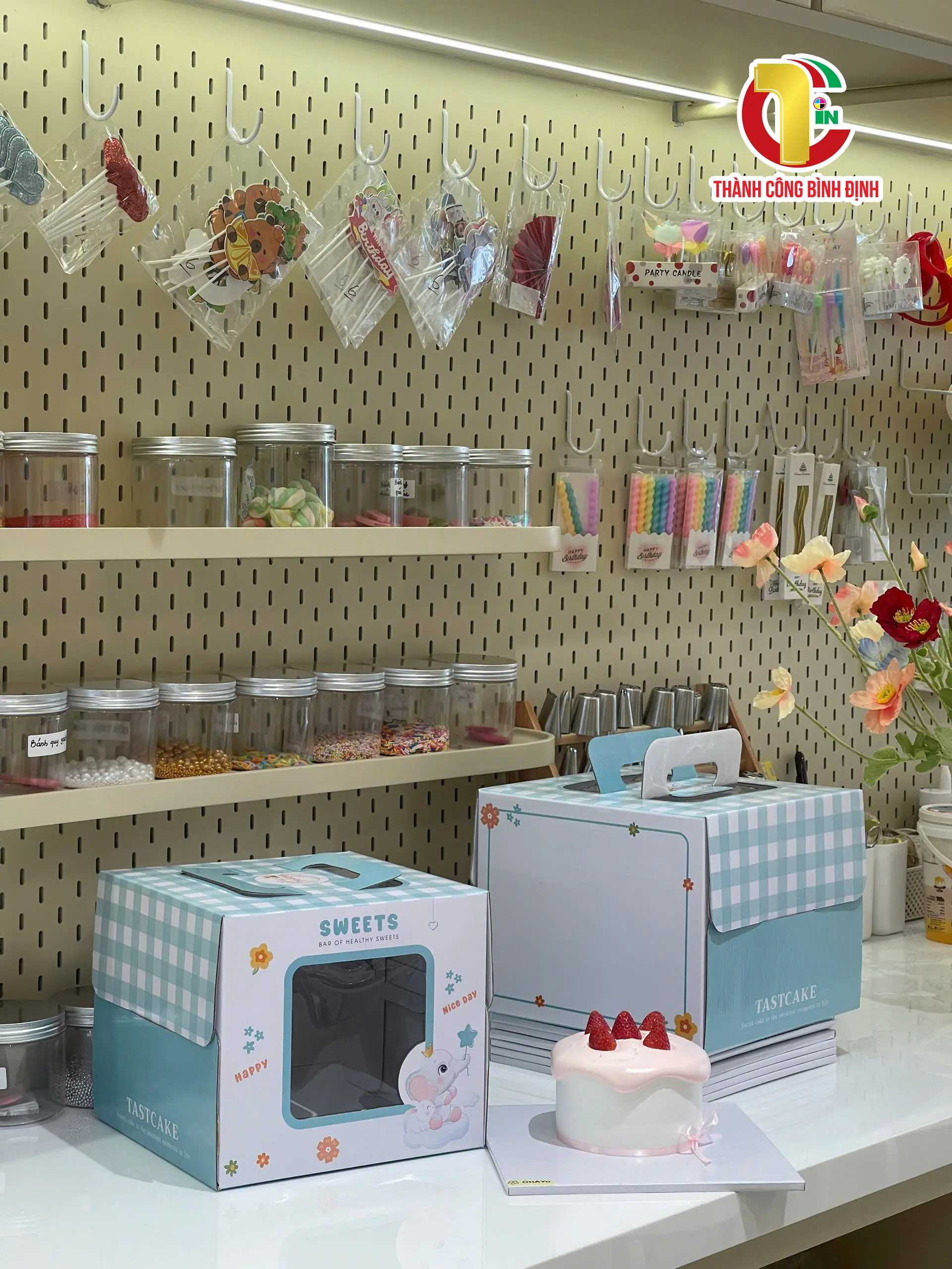 Hộp b&aacute;nh kem cao cấp