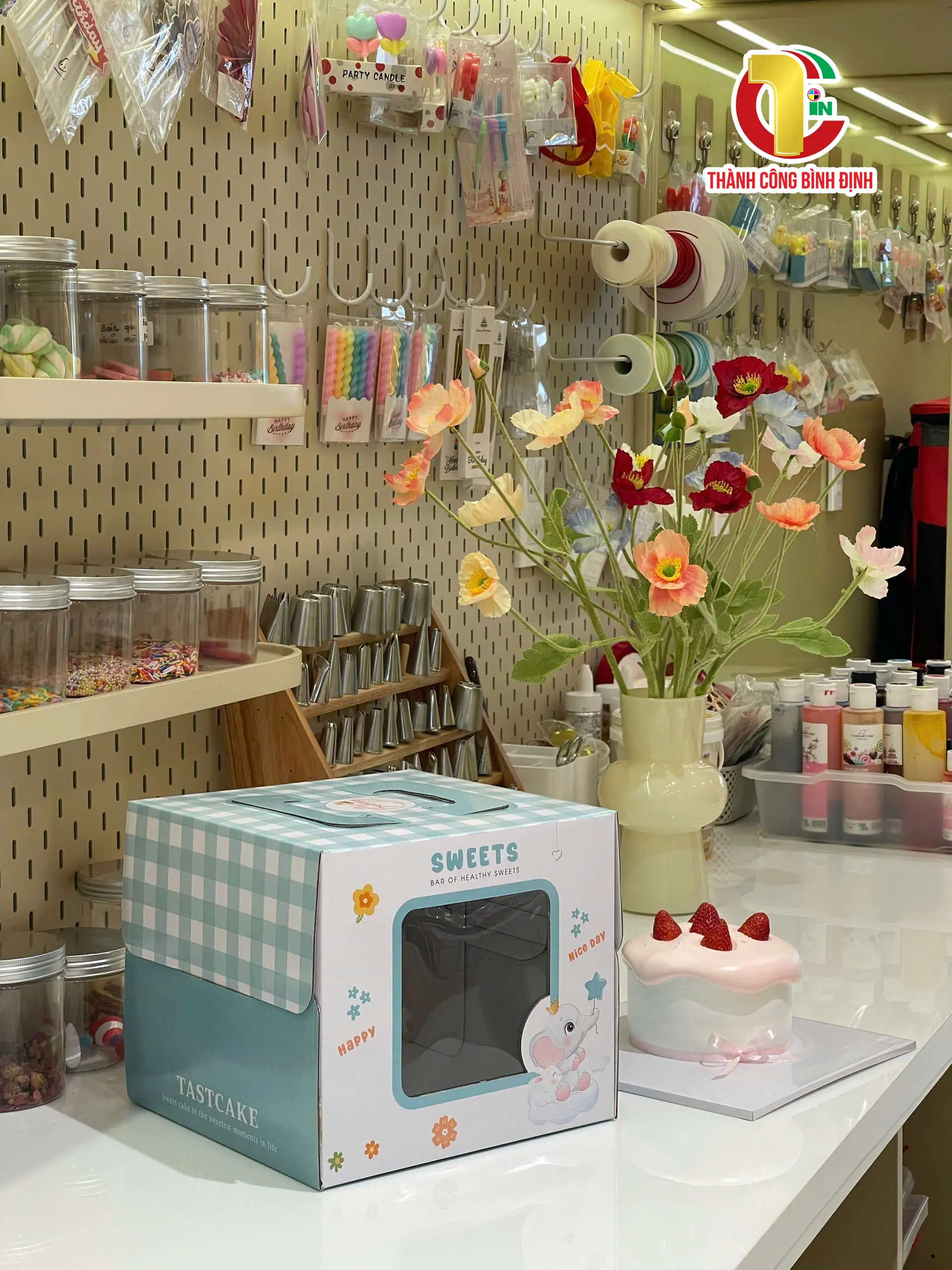 Hộp b&aacute;nh kem cao cấp