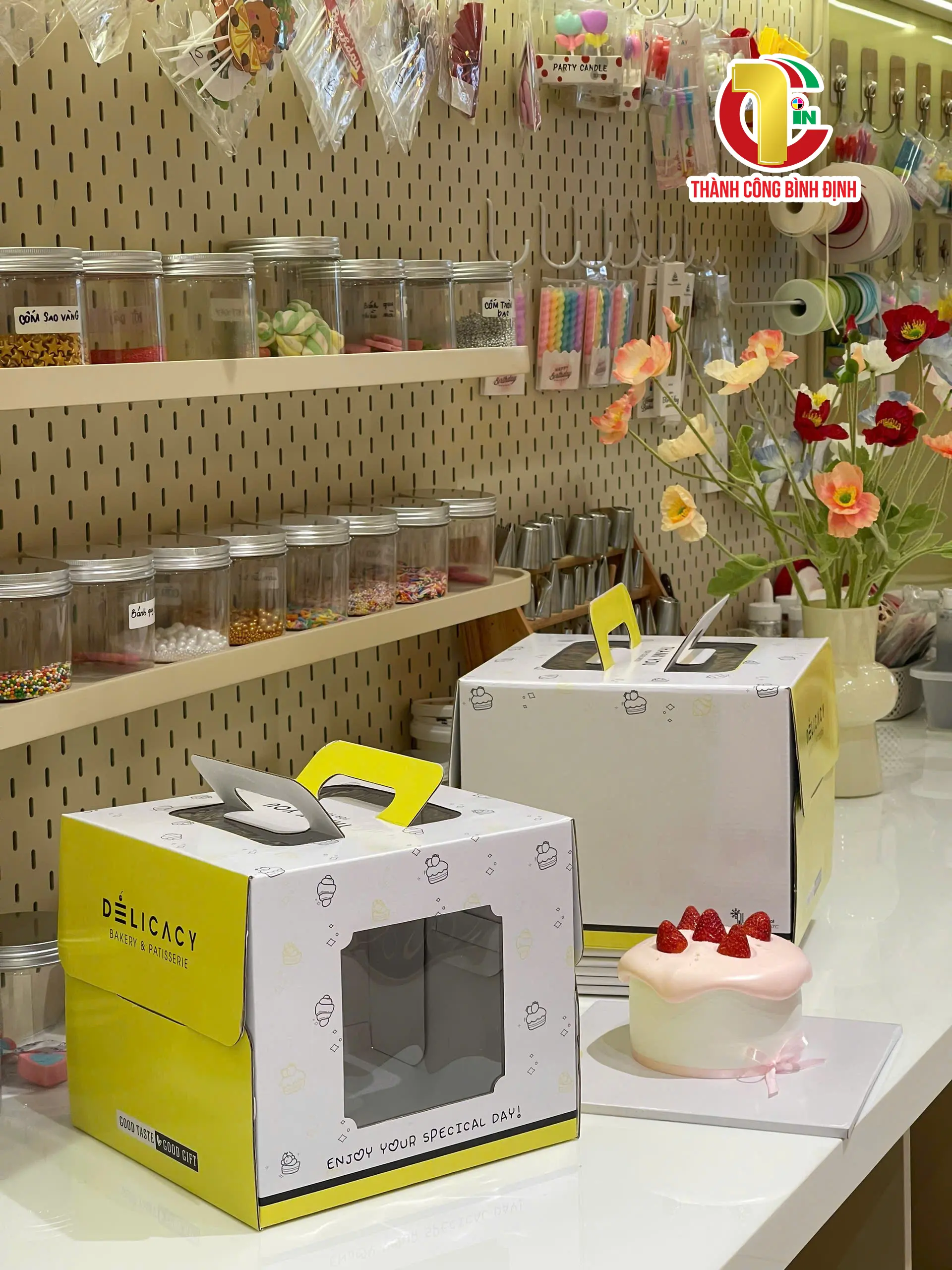 Hộp giấy đựng b&aacute;nh kem